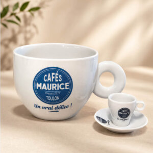 Maxi-tasse décorative 24,5 cl Cafés Maurice Toulon en porcelaine blanche avec logo bleu emblématique