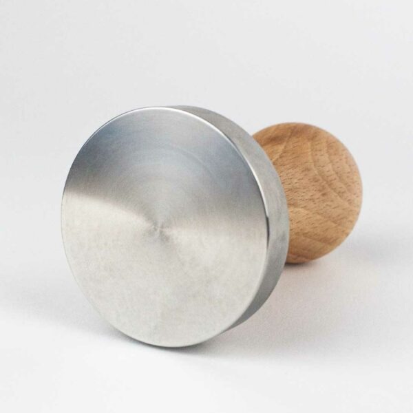 Tamper accessoire barista pour tasser la mouture de café moulu Cafés Maurice